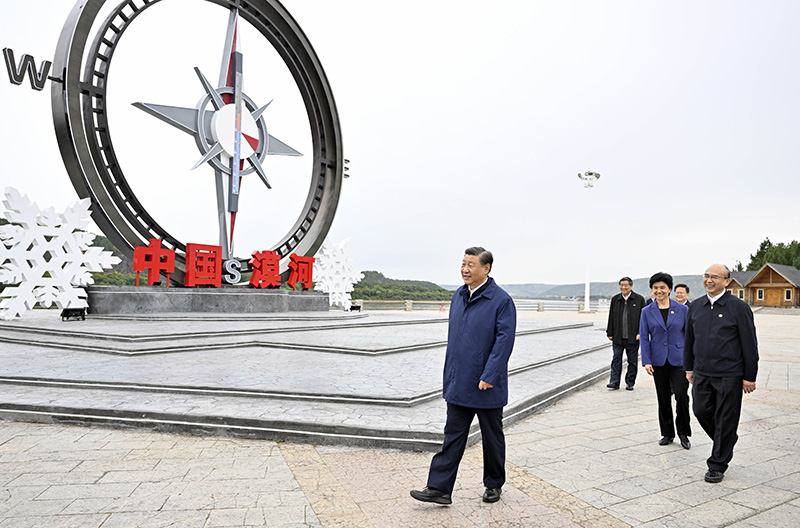 9月6日至8日，中共中央總書(shū)記、國(guó)家主席、中央軍委主席習(xí)近平在黑龍江考察。這是6日下午，習(xí)近平在大興安嶺地區(qū)漠河市北極村考察。